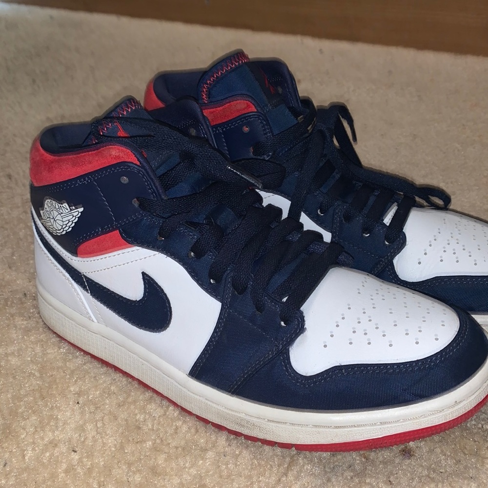 Air Jordan 1 mid SE USA